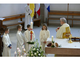 Feier der 1. Heiligen Kommunion in Sankt Crescentius (Foto: Karl-Franz Thiede)